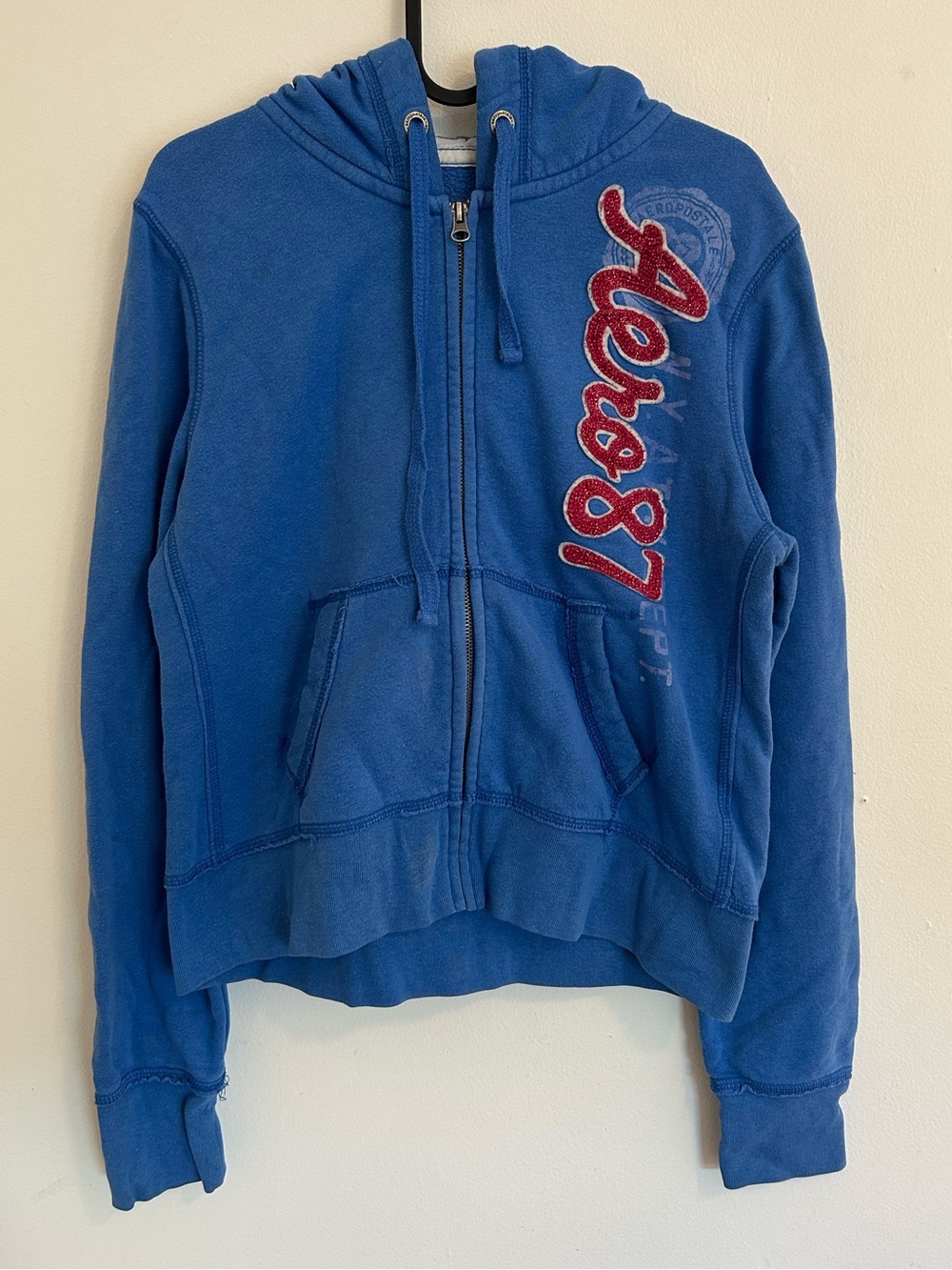Aeropostale zip up hoodie size small.
